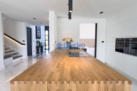 House in Pattaya, Thailand 5 bedrooms № 196433 - photo 20