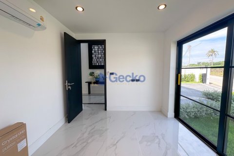 Maison à Pattaya, Thaïlande 5 chambres № 196432 - photo 12