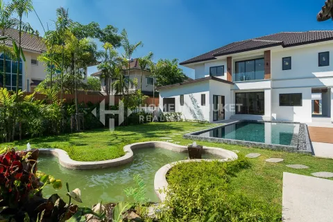 House in Phuket, Thailand 4 bedrooms № 209563