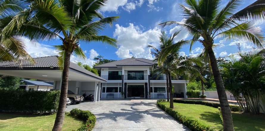 House in Chiang Mai, Thailand 5 bedrooms № 160085