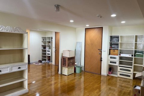 Condo in Bang Rak, Bangkok, Thailand, 2 bedrooms  № 148508 - photo 3