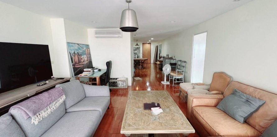 Condo in Bang Rak, Bangkok, Thailand, 2 bedrooms  № 148508