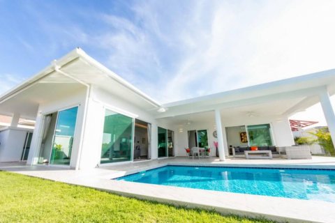 Villa in Hua Hin, Thailand 2 bedrooms № 134505 - photo 2