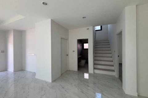 House in Pattaya, Thailand 4 bedrooms № 134504 - photo 2
