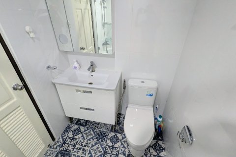 Condo in Watthana, Bangkok, Thailand, 2 bedrooms  № 159006 - photo 14