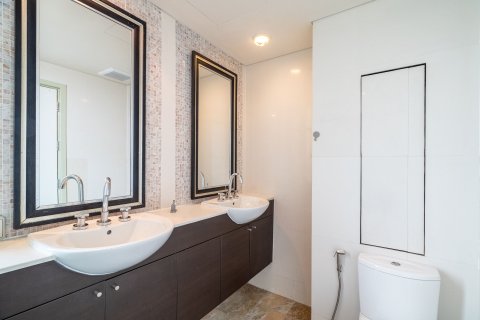 Condo in Khlong San, Bangkok, Thailand, 2 bedrooms  № 154617 - photo 18