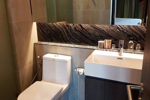 Студия в кондо в Клонг Тоэй, Бангкок, Таиланд № 170489 - фото 2