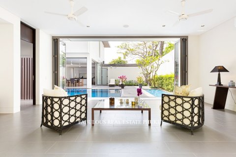Villa in Pa Klok, Thailand 4 bedrooms № 179629 - photo 2