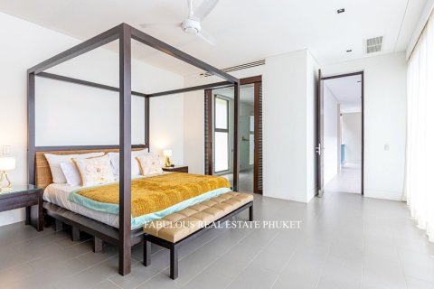 Villa in Pa Klok, Thailand 4 bedrooms № 179629 - photo 4