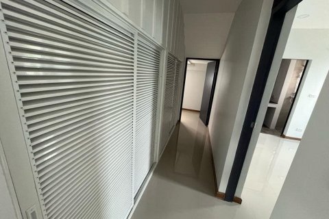 Вилла в Чиангмае, Таиланд с 5 спальнями  № 140081 - фото 12