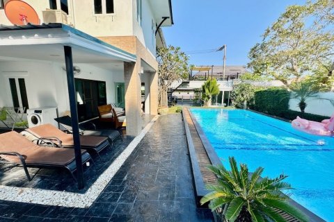 Villa in Hua Hin, Thailand 4 bedrooms № 140079 - photo 4