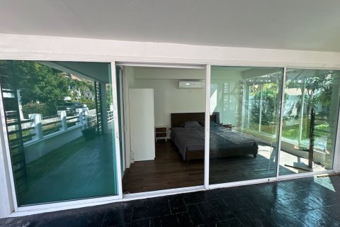 Villa in Hua Hin, Thailand 4 bedrooms № 140079 - photo 22
