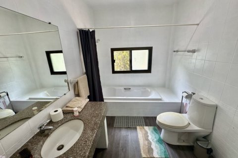 Villa in Hua Hin, Thailand 4 bedrooms № 140079 - photo 19