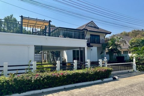 Villa in Hua Hin, Thailand 4 bedrooms № 140079 - photo 29