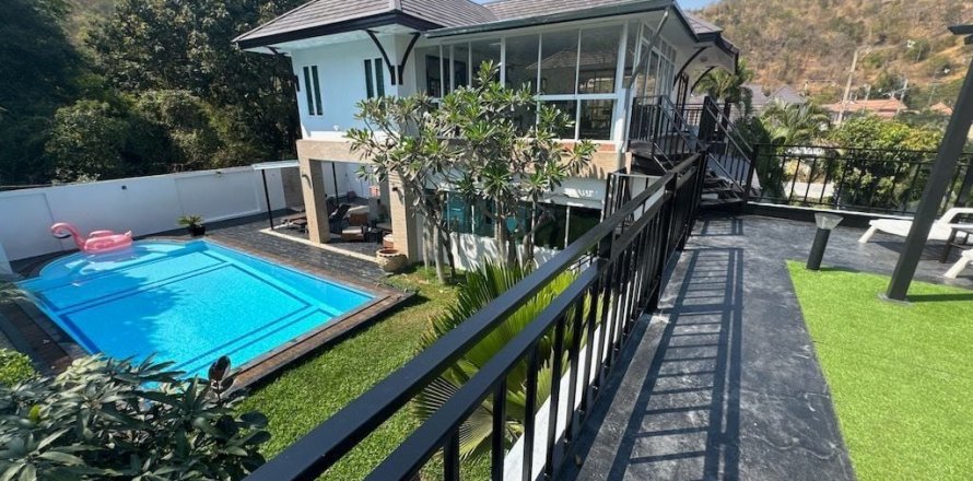 Villa in Hua Hin, Thailand 4 bedrooms № 140079
