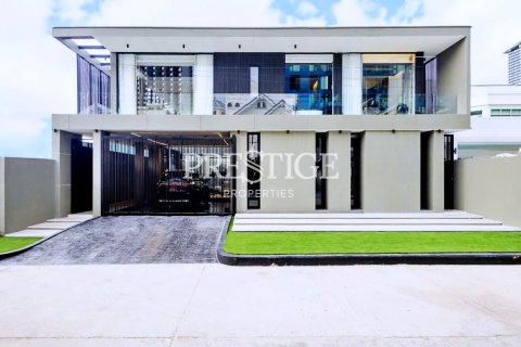 House in Pattaya, Thailand 5 bedrooms № 198119