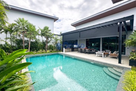 House in Pattaya, Thailand 5 bedrooms № 196264