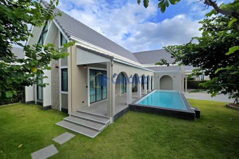 Haus in Pattaya, Thailand 4 Schlafzimmer № 196262 - Foto 2