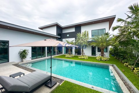 Maison à Pattaya, Thaïlande 6 chambres № 196265