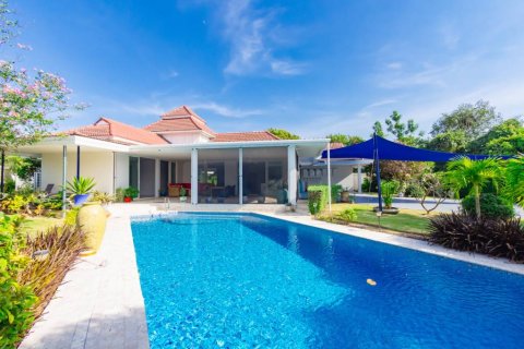 Villa in Hua Hin, Thailand 3 bedrooms № 154538 - photo 1