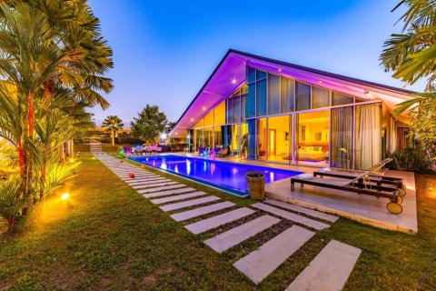 Villa in Hua Hin, Thailand 7 bedrooms № 154535 - photo 1