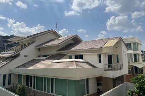 House in Bangkok, Thailand 4 bedrooms № 118700 - photo 1