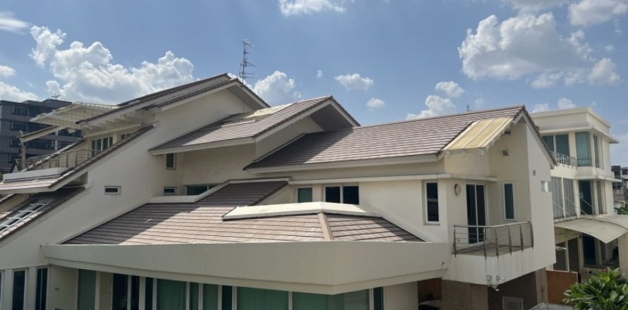 House in Bangkok, Thailand 4 bedrooms № 118700