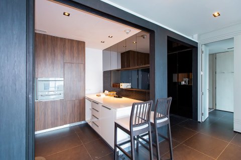 Кондоминиум с 2 спальнями в Патхум Ване, Бангкок, Таиланд № 158252 - фото 11