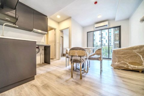 Condo in Huai Khwang, Bangkok, Thailand, 2 bedrooms  № 114295 - photo 1