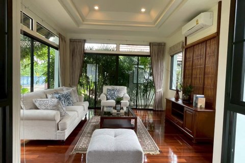 House in Hang Dong, Thailand 4 bedrooms № 154922 - photo 2