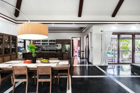 Villa in Phuket, Thailand 5 bedrooms № 154923 - photo 8