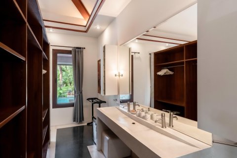Villa in Phuket, Thailand 5 bedrooms № 154923 - photo 25