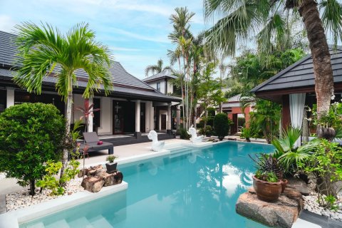 Villa in Phuket, Thailand 5 bedrooms № 154923 - photo 1