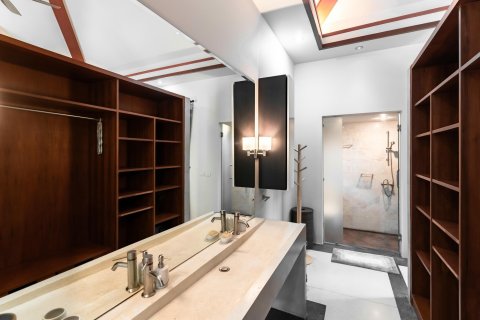 Villa in Phuket, Thailand 5 bedrooms № 154923 - photo 27