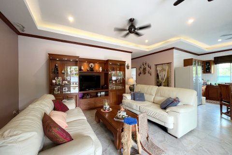 House in Kathu, Thailand 2 bedrooms № 154919 - photo 2