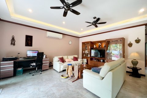 House in Kathu, Thailand 2 bedrooms № 154919 - photo 6