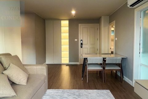 Кондоминиум с 2 спальнями в Хуай Кванге, Бангкок, Таиланд № 154921 - фото 1