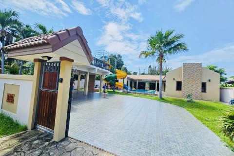 Вилла в Паттайе, Таиланд с 4 спальнями  № 151850 - фото 2