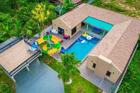 Вилла в Паттайе, Таиланд с 4 спальнями  № 151850 - фото 1