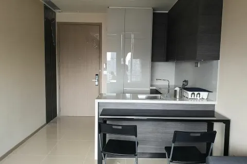 Studio in the Condo in Watthana, Bangkok, Thailand  № 151851 - photo 1