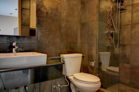 Studio dans le Condo à Khlong Toei, Bangkok, Thaïlande  № 145751 - photo 5