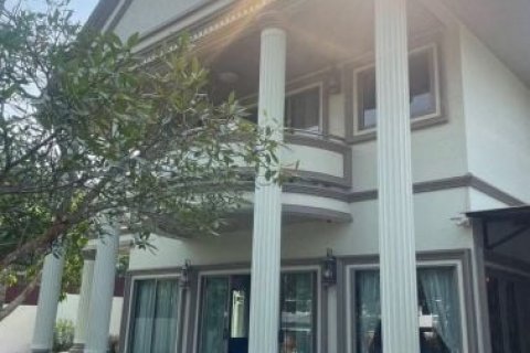 House in Pattaya, Thailand 4 bedrooms № 145757 - photo 1