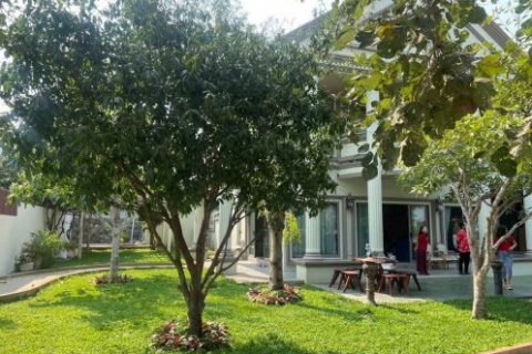 House in Pattaya, Thailand 4 bedrooms № 145757 - photo 4