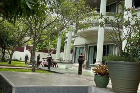 House in Pattaya, Thailand 4 bedrooms № 145757 - photo 3