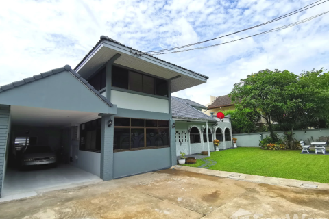 House in Saphan Sung, Bangkok, Thailand 6 bedrooms № 151300 - photo 1