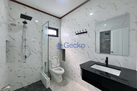 House in Pattaya, Thailand 3 bedrooms № 199588 - photo 9
