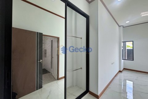House in Pattaya, Thailand 3 bedrooms № 199588 - photo 12