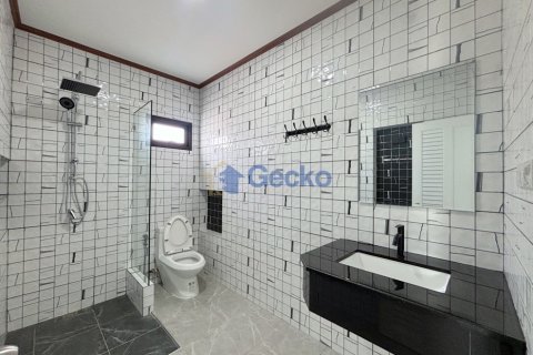 House in Pattaya, Thailand 3 bedrooms № 199588 - photo 14