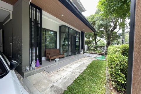 House in Nonthaburi, Thailand 4 bedrooms № 148298 - photo 5