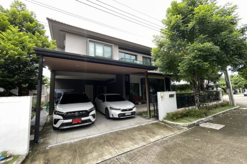 House in Nonthaburi, Thailand 4 bedrooms № 148298 - photo 2
